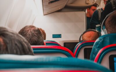 Cum se reduce riscul de infecții în avion și când masca nu este recomandată unui pasager care se simte rău